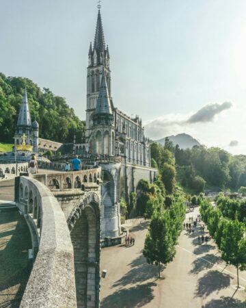 LOURDES